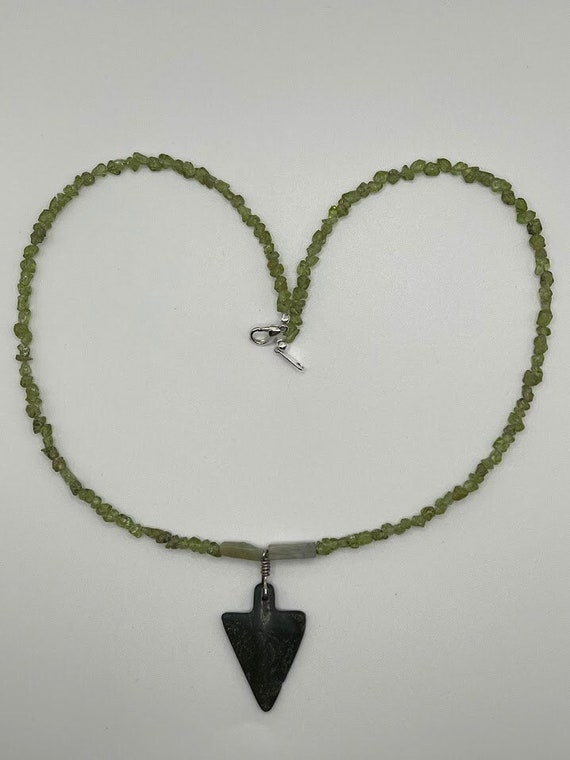 20" peridot chip necklace with arrowhead drop