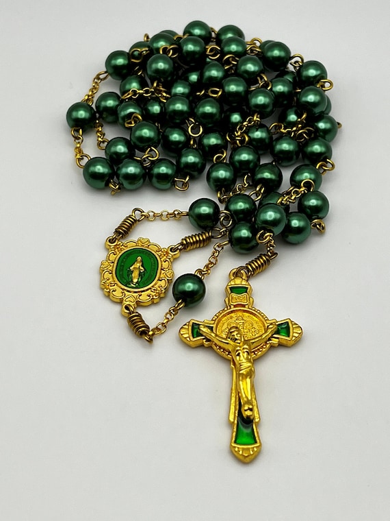 23.5" green pearl bead rosary with enamel center/crucifix set