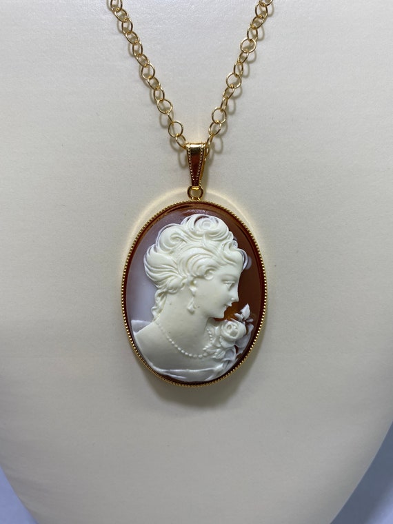20" woman with corsage cameo pendant