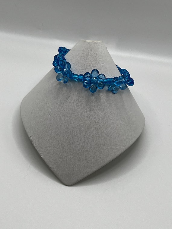 7" stretch blue flower bracelet