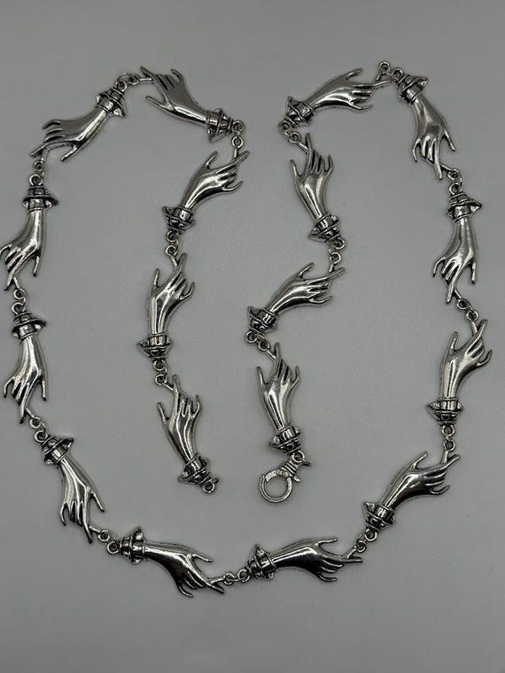 33" Victorian hand link necklace