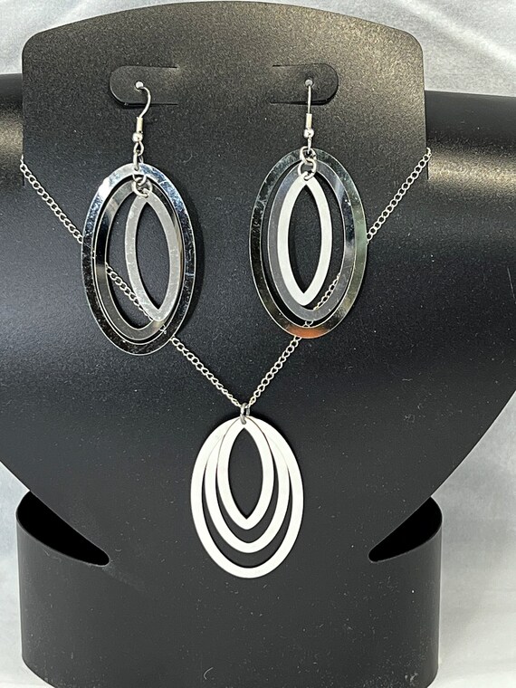 18" Steel rings necklace and earring set