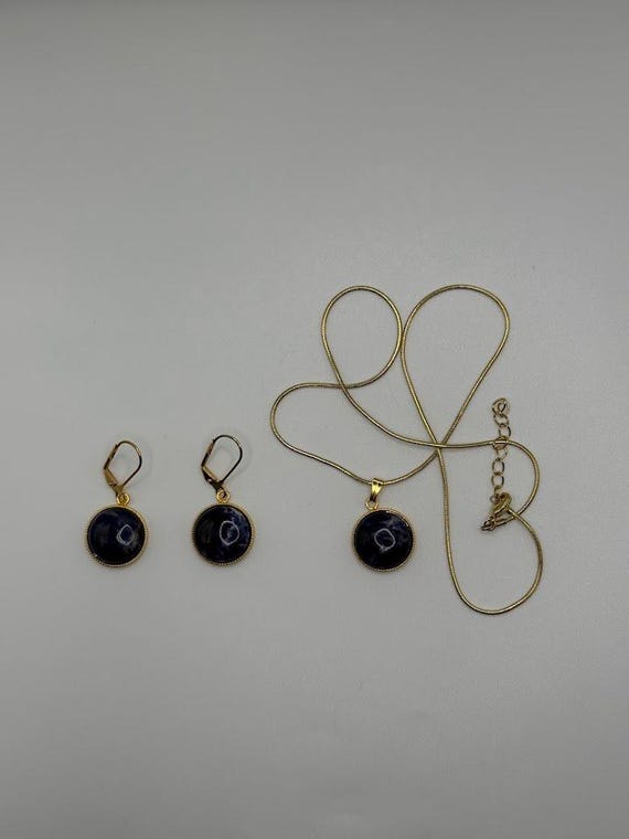 Sodalite pendant and drop earrings set