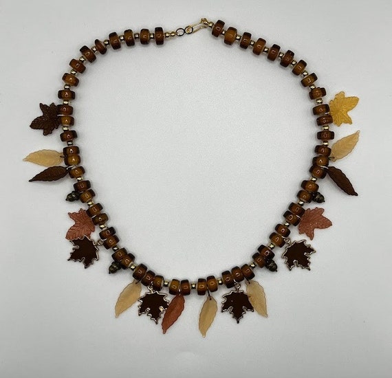 18" leaves beaded necklace