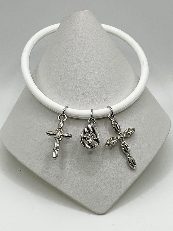 7.5" white rubber cord charms bracelet