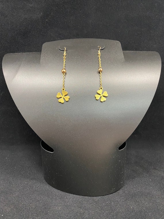 Gold clover dangle earrings