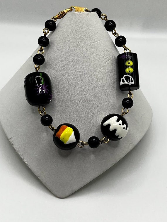 8" black glass Halloween bead bracelet