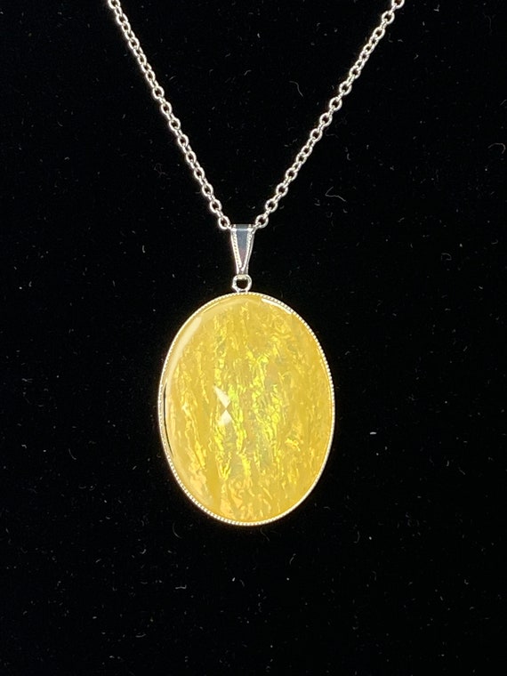 18" yellow pendant on silver