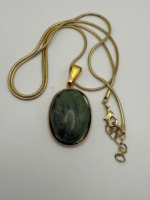 18" serpentine or sea opal glass pendant necklace