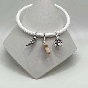 7.5&quot; white rubber charms bracelet
