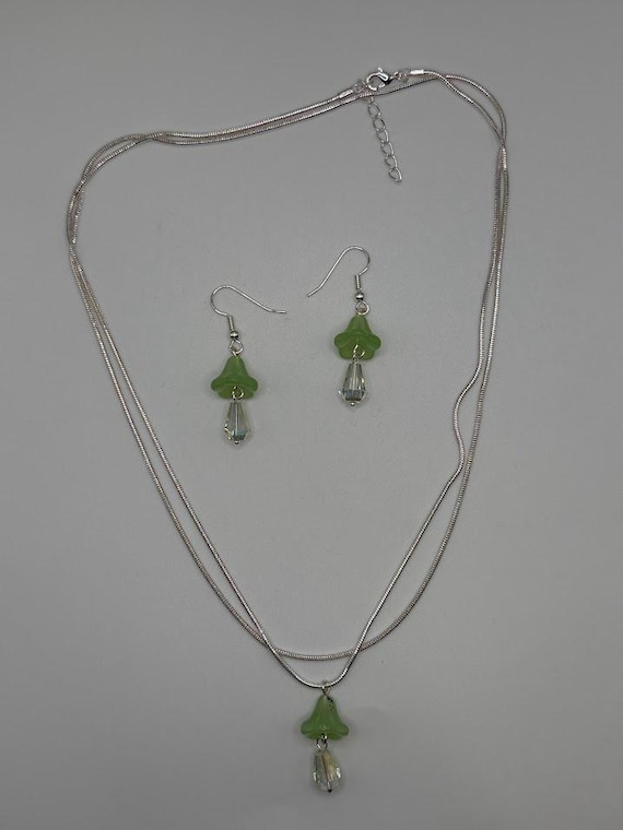 36" green glass flower pendant and earring set