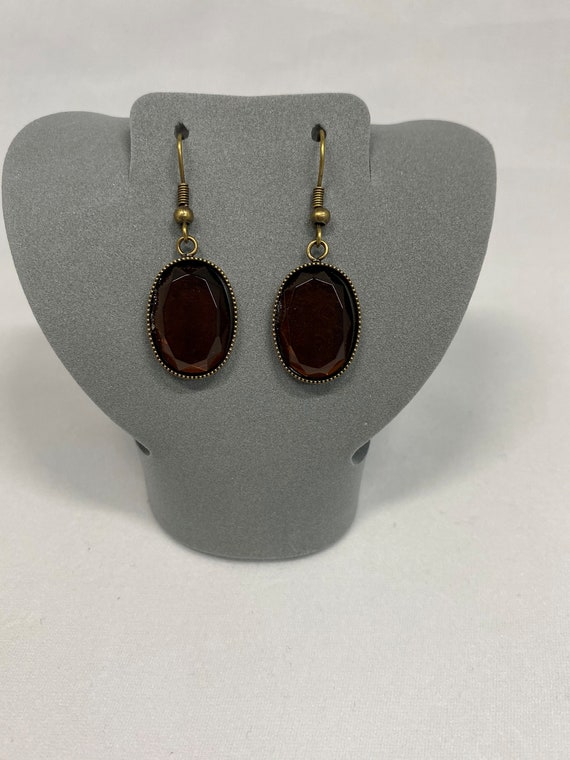 Brown faceted drop earring