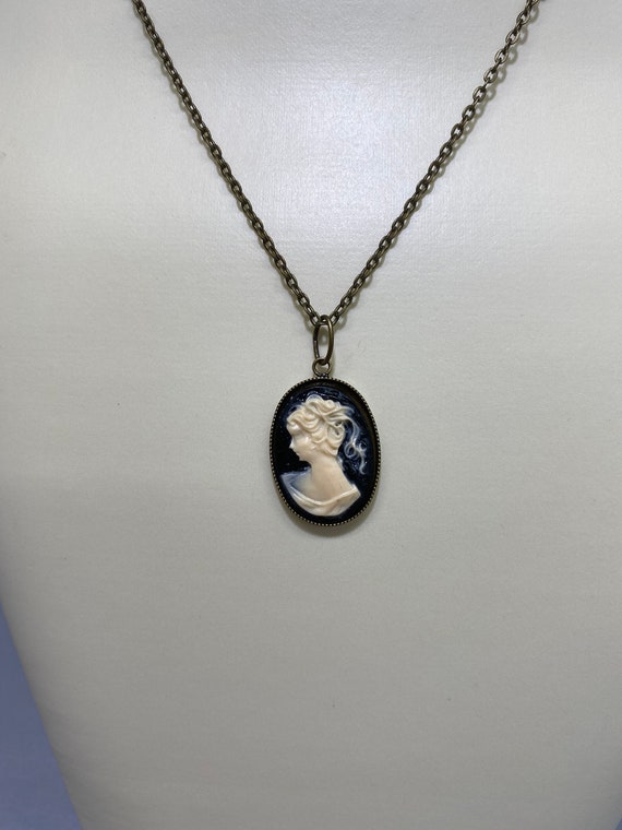 18" cameo pendant on brass