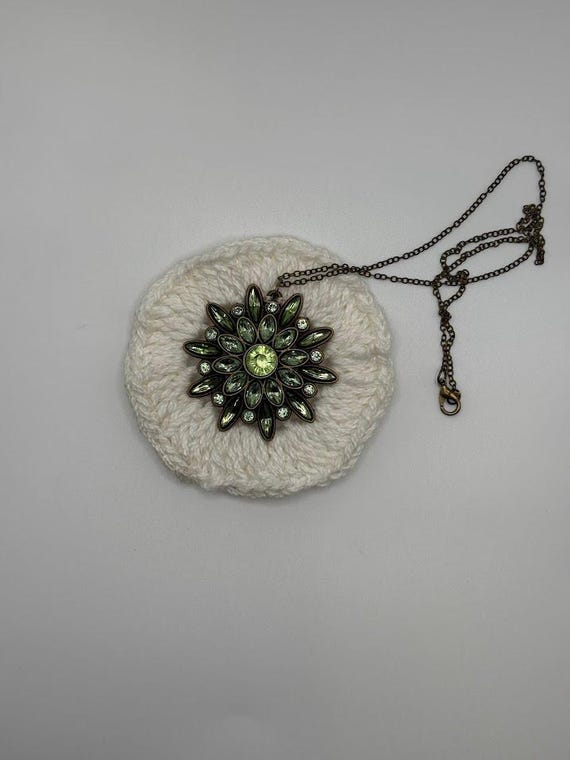 18" crocheted and green crystal pendant necklace