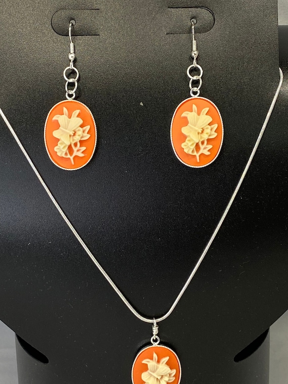 18" floral cameo on silver necklace and earring set