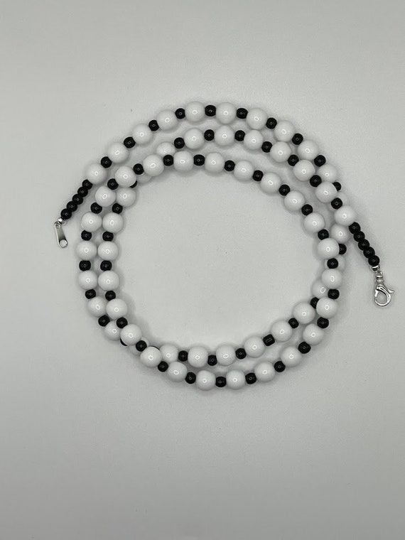 29" black and white bead necklace
