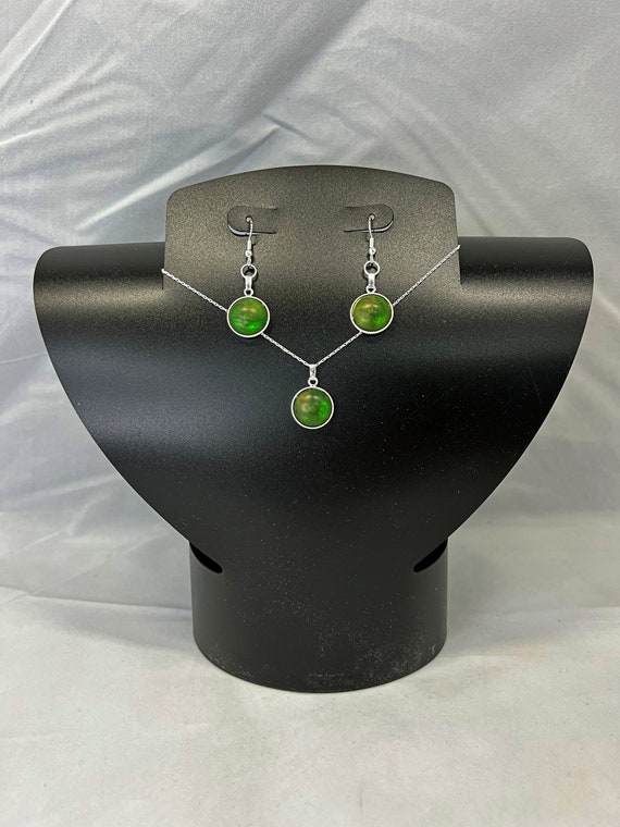 Green pendant and earring sets