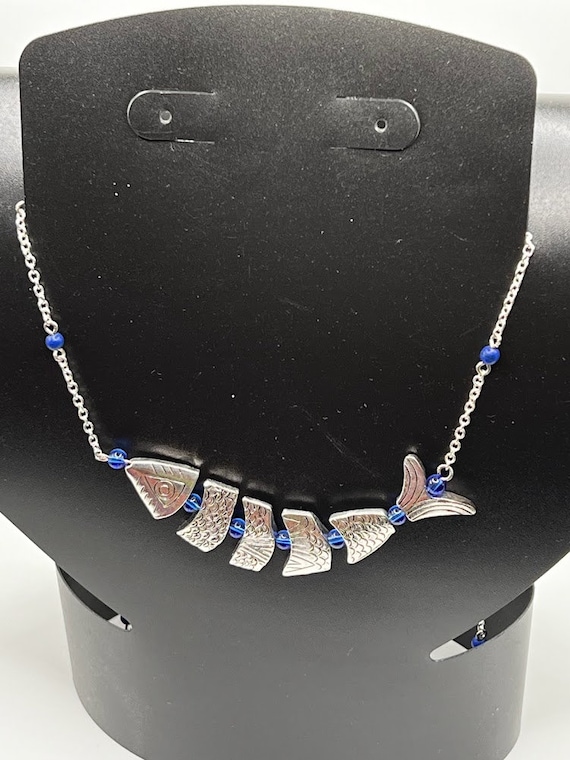 30" sectioned fish necklace