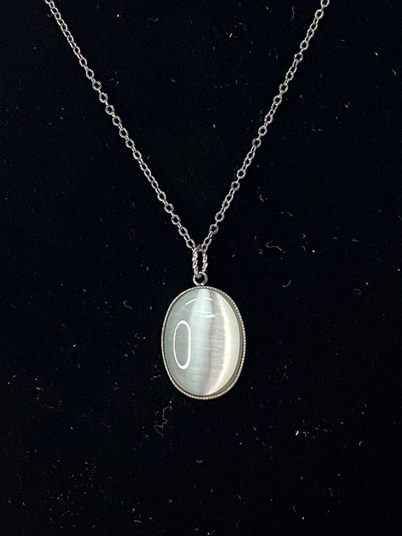 18" gray cat's eye pendant on gunmetal