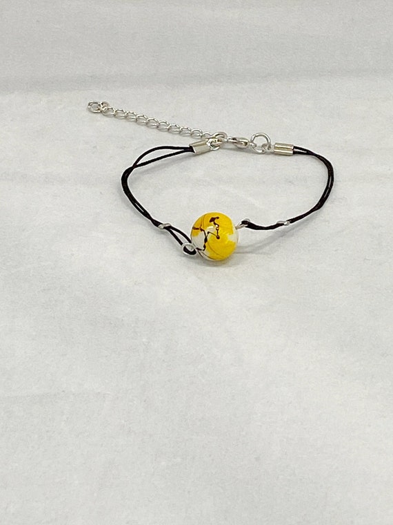 7.5" yellow, white, black bead bracelet