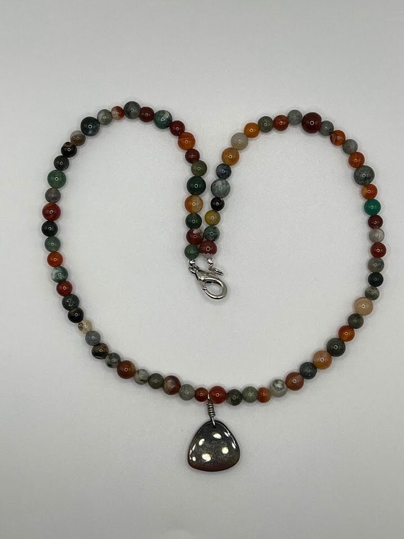 19.5" mixed agate pendant and beaded necklace