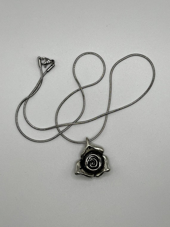 20" silver rose pendant