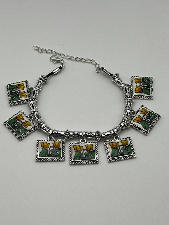 8" tulip drop bracelet