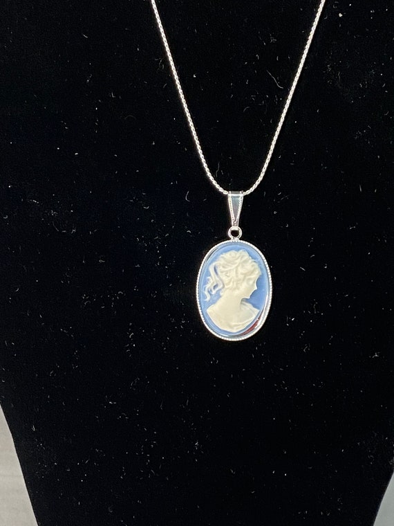 18" blue and white cameo pendant on silver