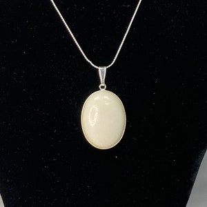 18" snowy quartz on silver