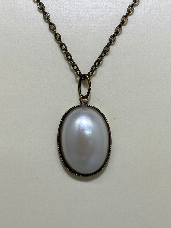 18" pearl pendant