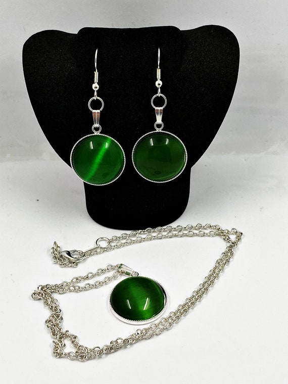 22" green cat's eye necklace earring set