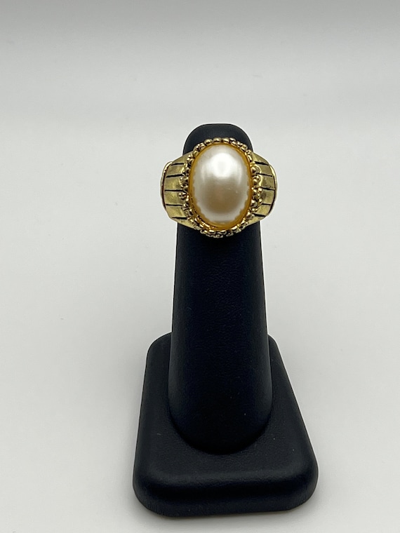 Gold stretch ring sz 7.5