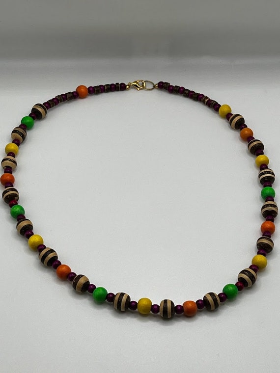 21" dyed and wooden beads necklace