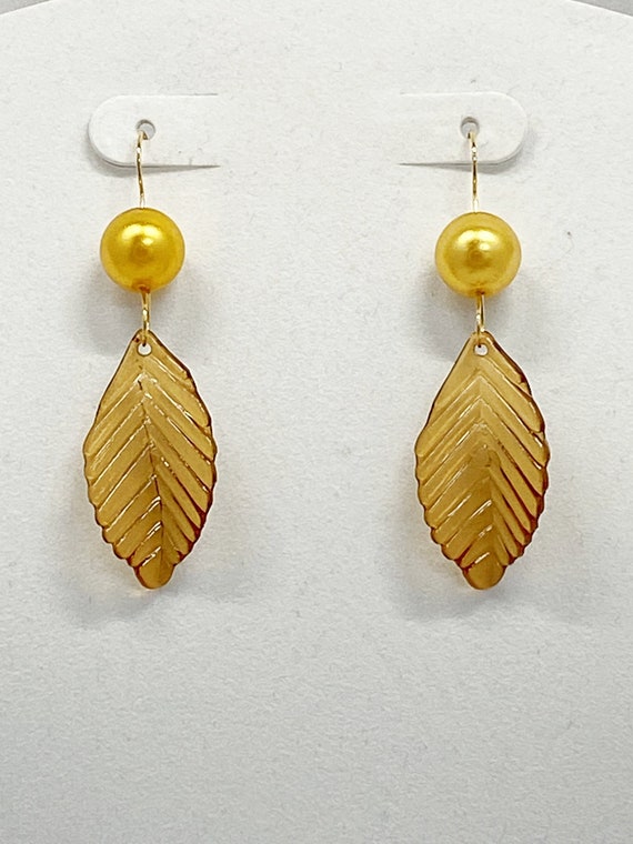 2.5" yellow pearl and leaf earrings