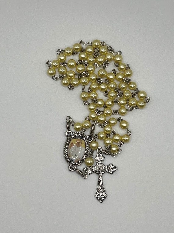 19" yellow pearl bead rosary with Pope Francis center and grapes crucifix