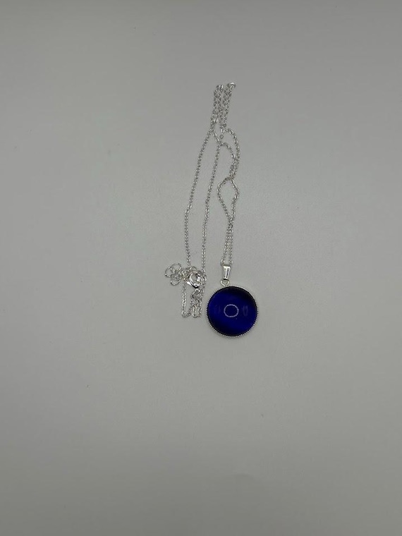 18" blue cat's eye glass pendant necklace