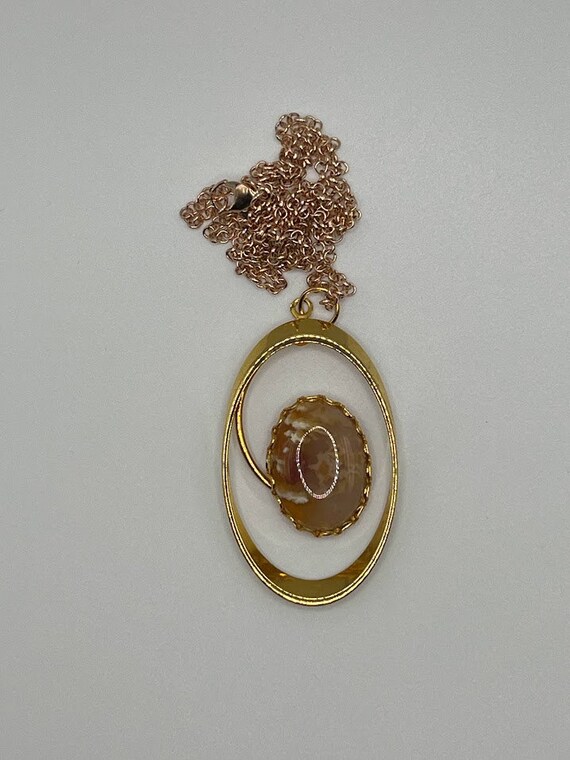 22" vintage pendant necklace with agate stone