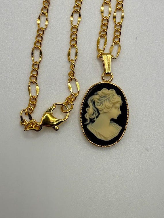 22" cameo pendant