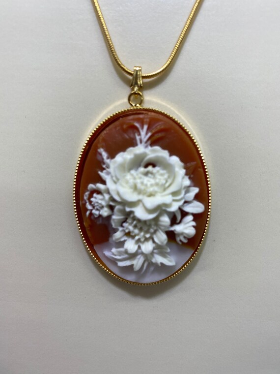 18" floral cameo pendant