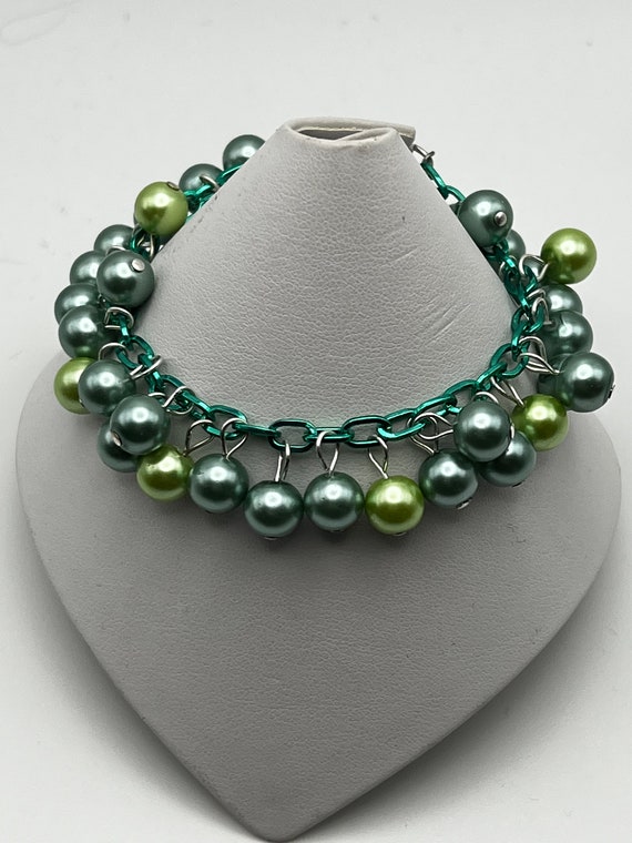 7" shades of green pearl bracelet