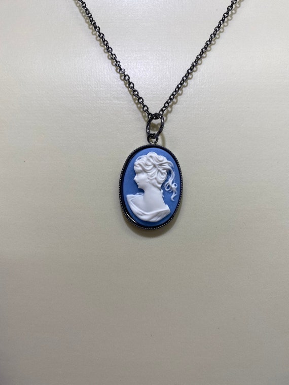 18" blue cameo pendant