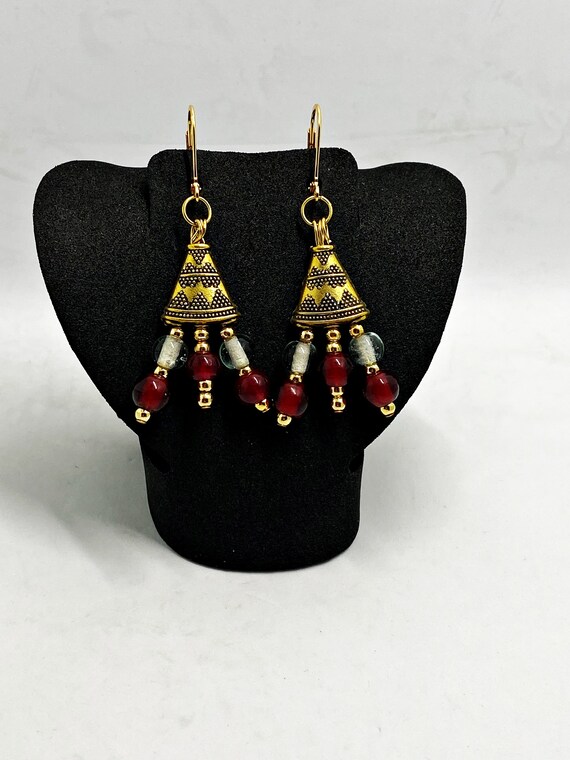 Red/clear glass bead earrings with gold