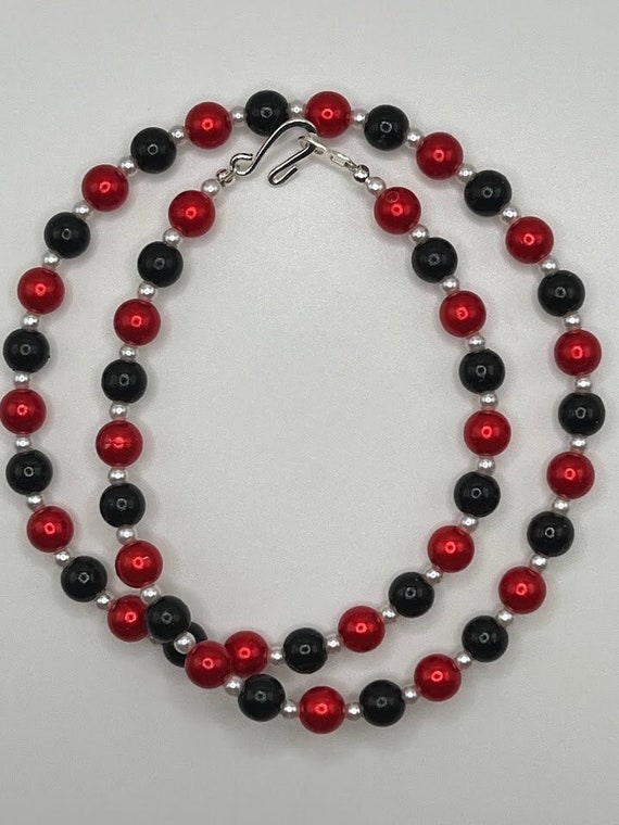 21" red, black, and, white pearl necklace