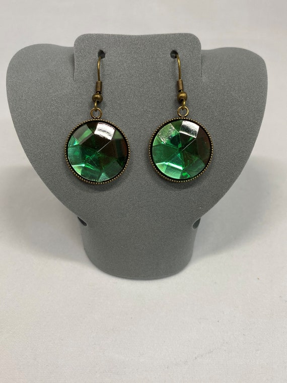 16mm faceted green earrings