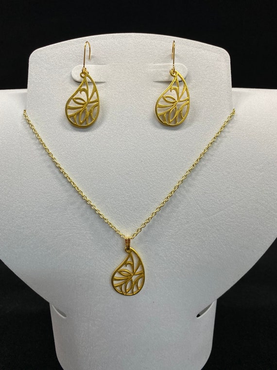 Gold leaf pendant and earring set
