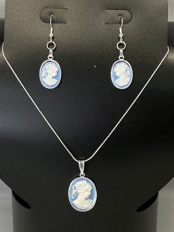 18" blue and white cameo pendant and earring set on silver or gold