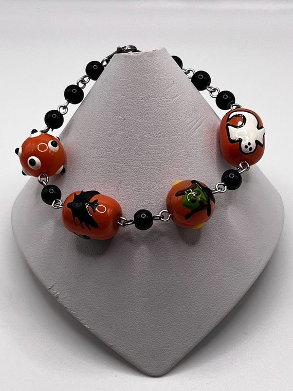 8" glass bead Halloween bracelet