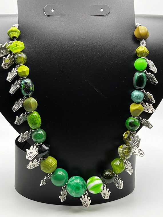 26" green handsy necklace