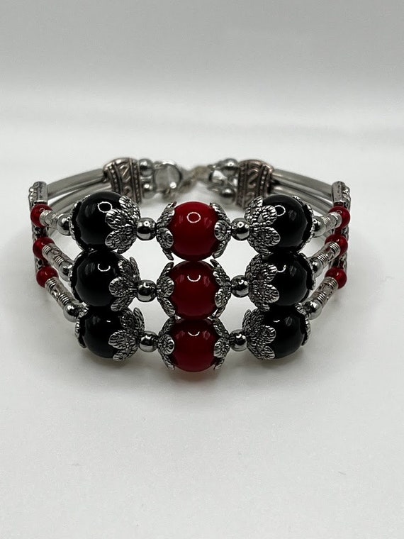 6.5" red and black bead bracelet