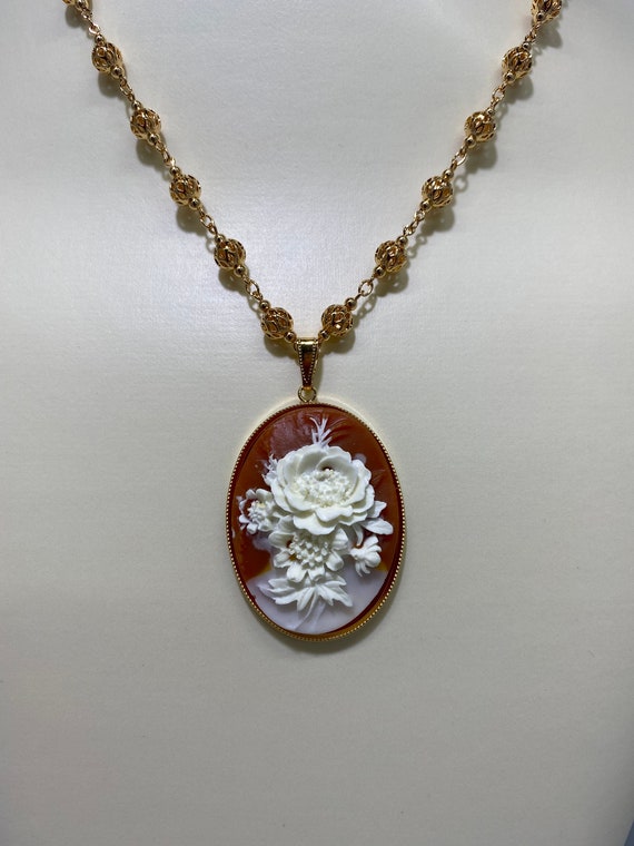 16" floral cameo